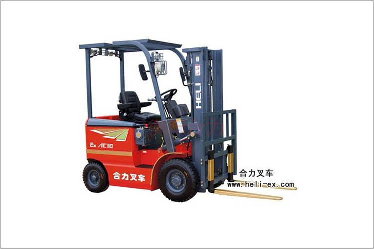 濟寧叉車工作后需要將貨叉降置地面，門架要回復原位(正中垂直)，目的是為了讓液壓系統獲得卸荷保護
